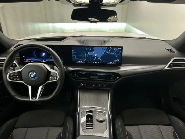 BMW 3 Series view 5