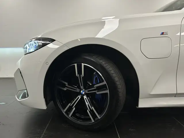 BMW 3 Series view 9