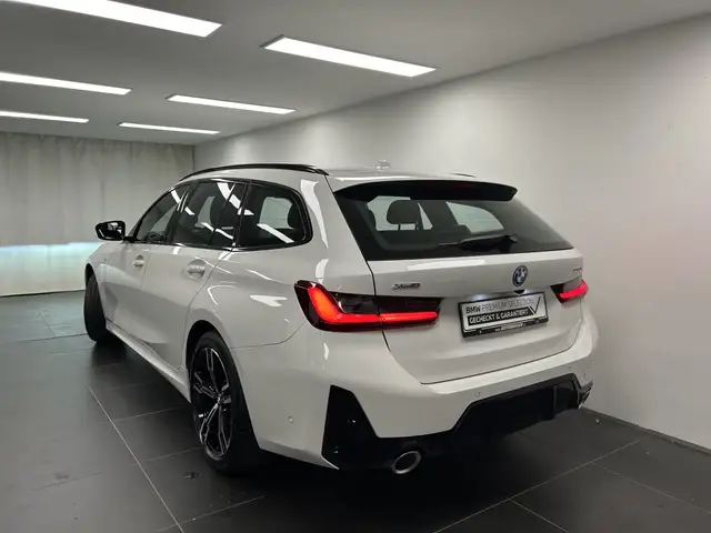 BMW 3 Series view 12