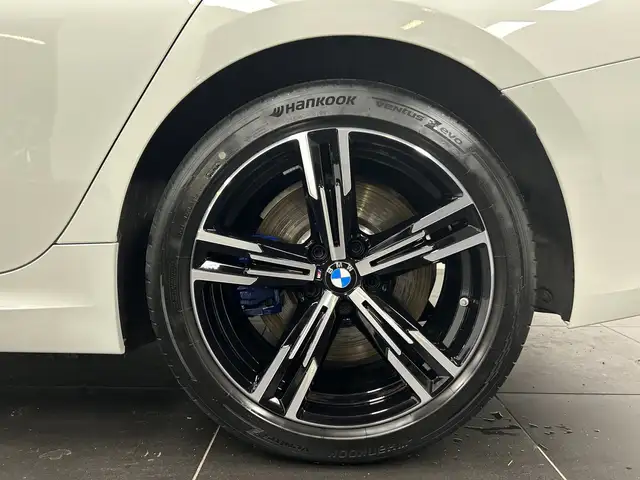 BMW 3 Series view 6