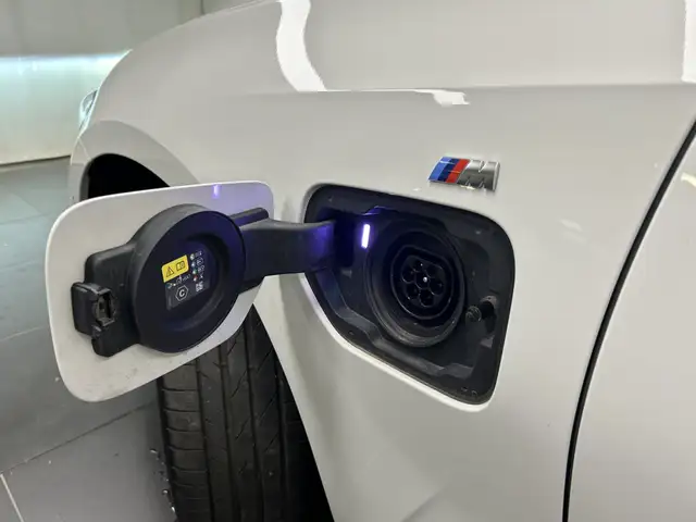 BMW 3 Series view 11