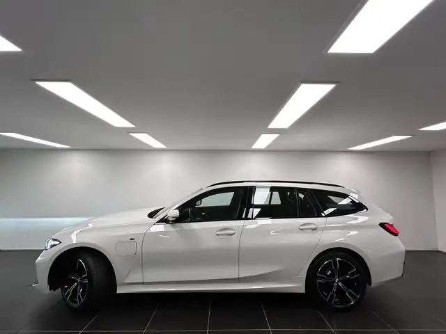 BMW 3 Series view 2