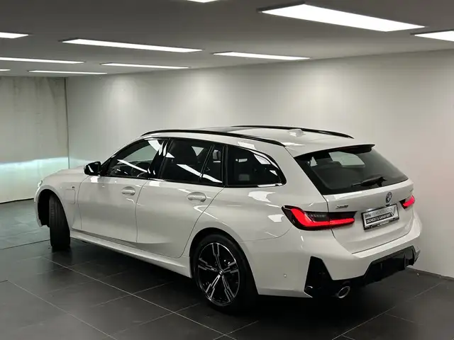 BMW 3 Series view 3