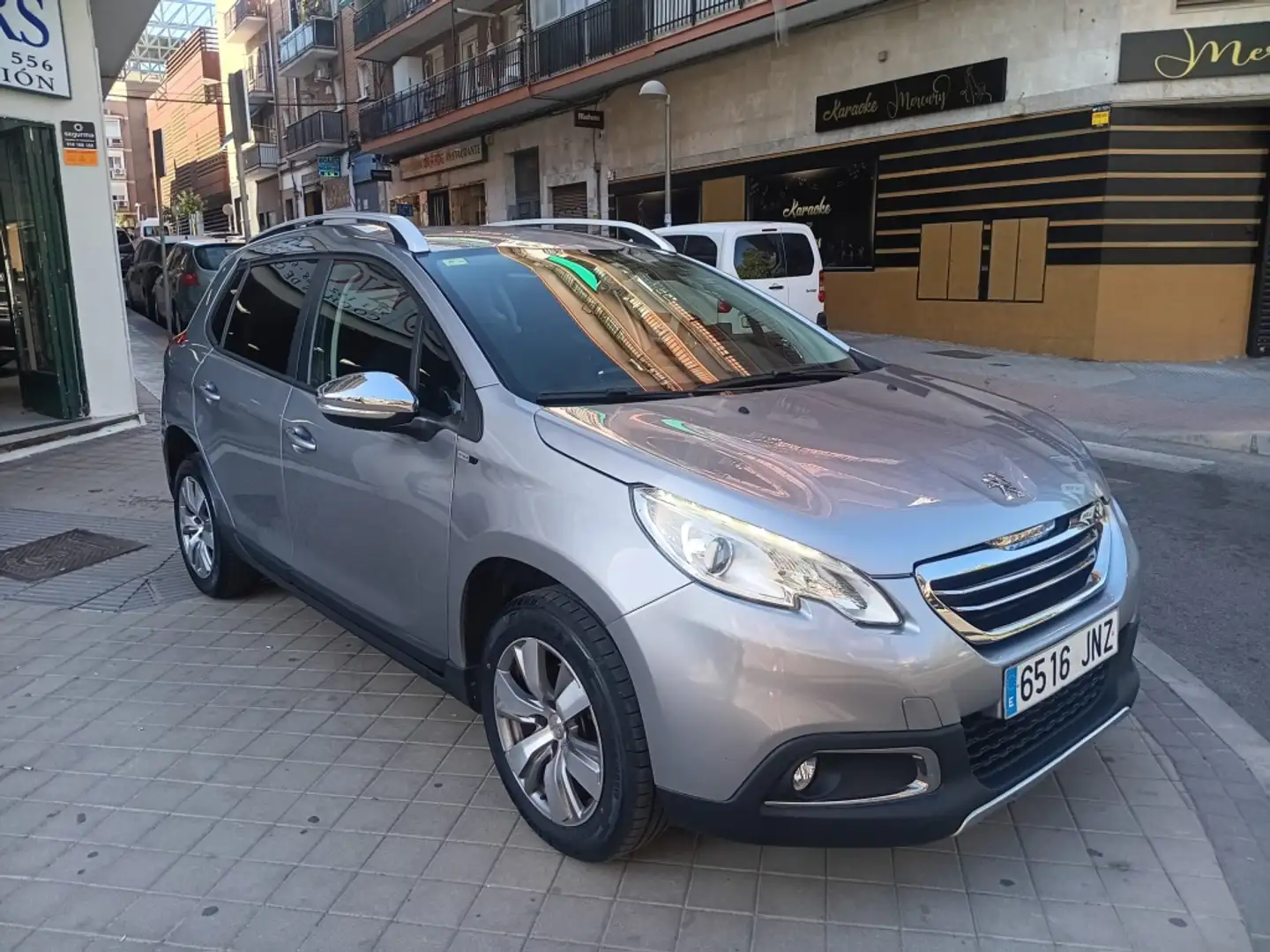 Peugeot 2008 1.2 PureTech S&S Allure 110 Gris - 2