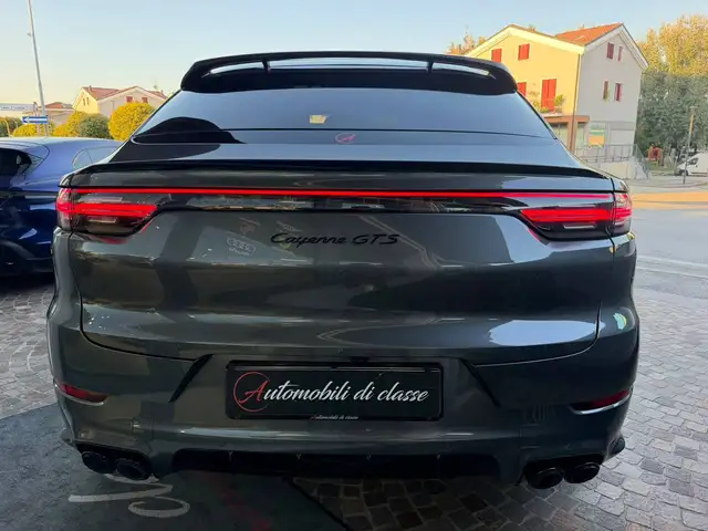Porsche Cayenne view 7