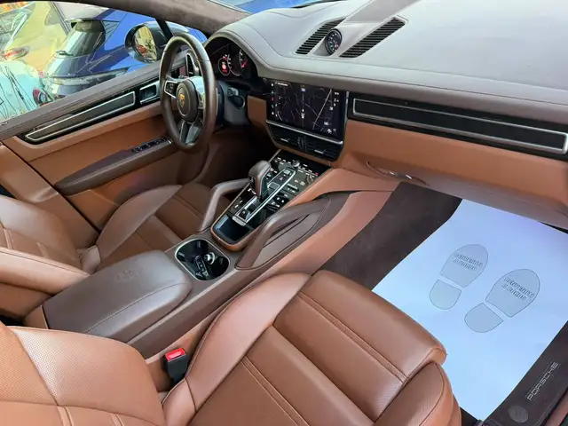 Porsche Cayenne view 9