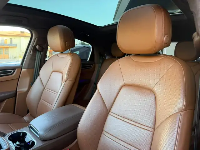 Porsche Cayenne view 16