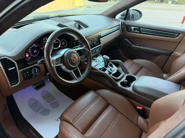 Porsche Cayenne view 10