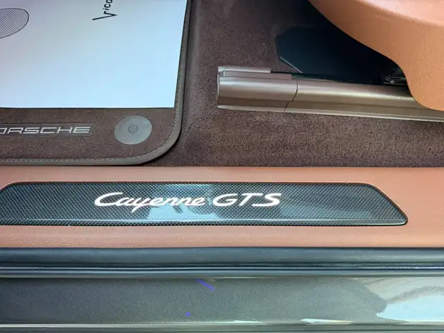 Porsche Cayenne view 15