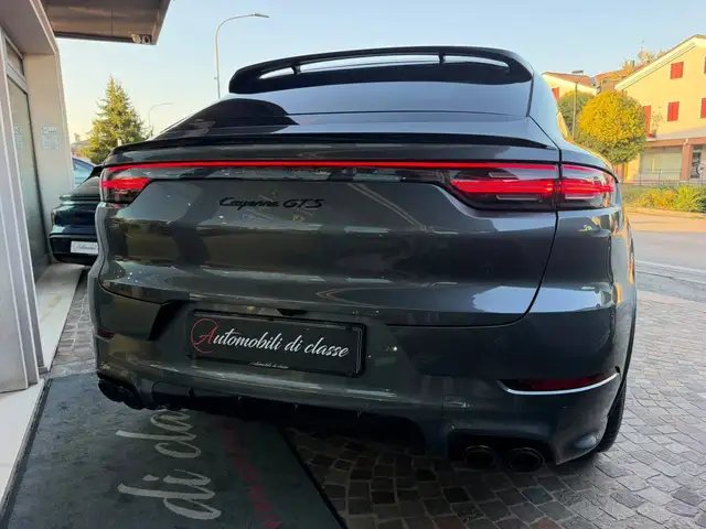 Porsche Cayenne view 6
