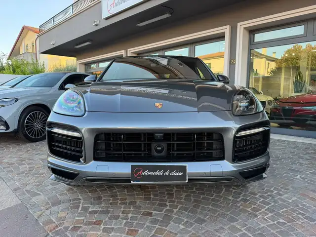 Porsche Cayenne view 2