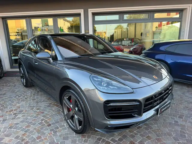 Porsche Cayenne view 5