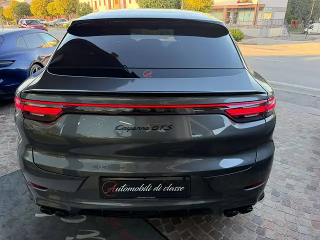 Porsche Cayenne view 8