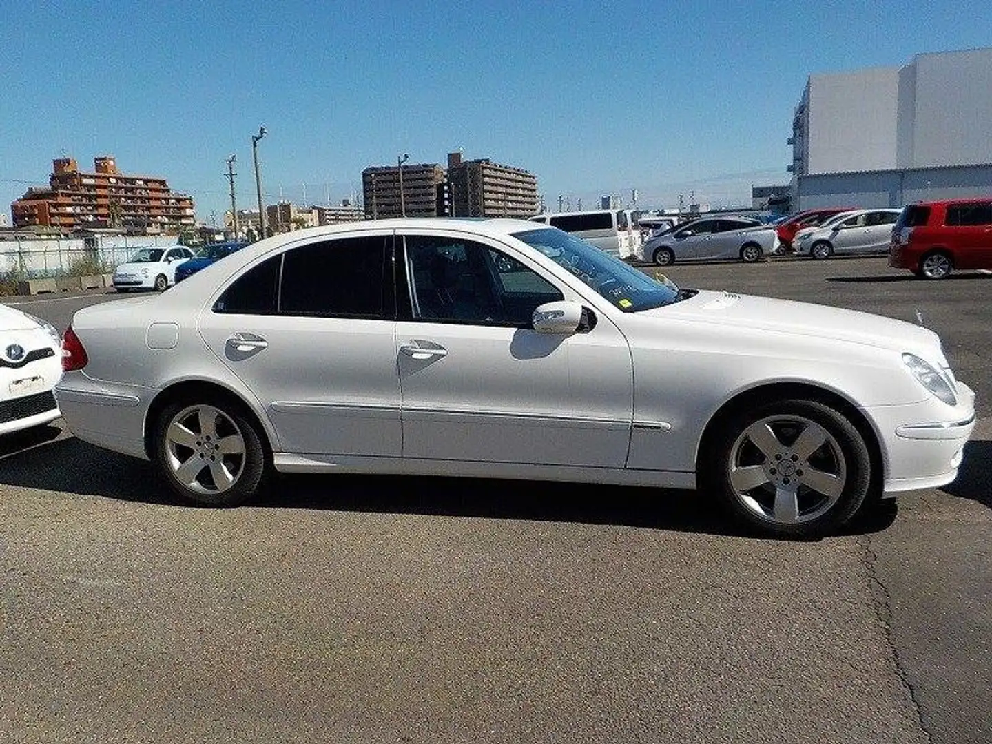 Mercedes-Benz E 500 Avantgarde, Nur 67.000 km, Top Ausstattung Bílá - 2
