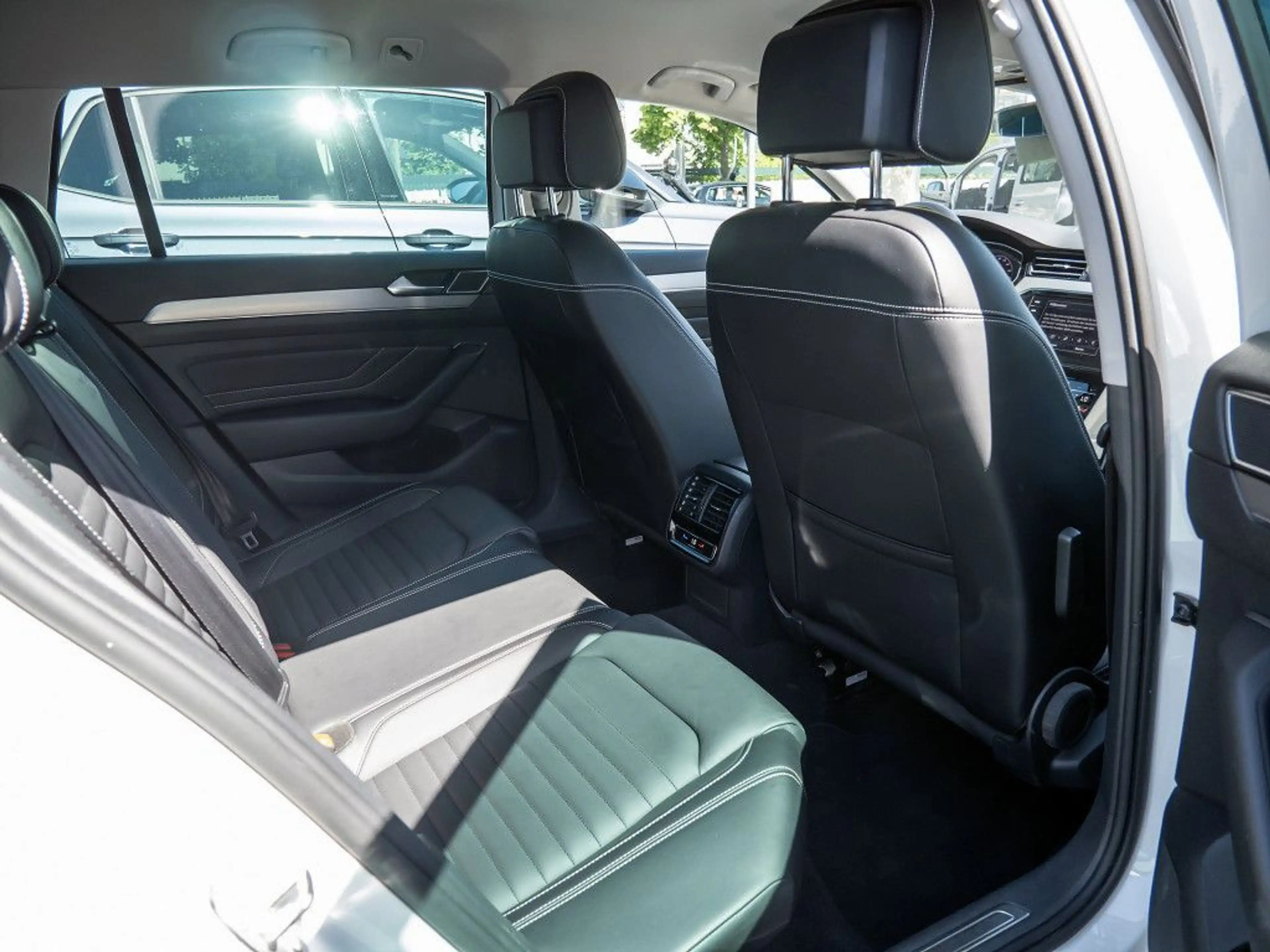 Volkswagen Passat Variant 2.0 TDI DSG Elegance Navi Standhz — photo 8