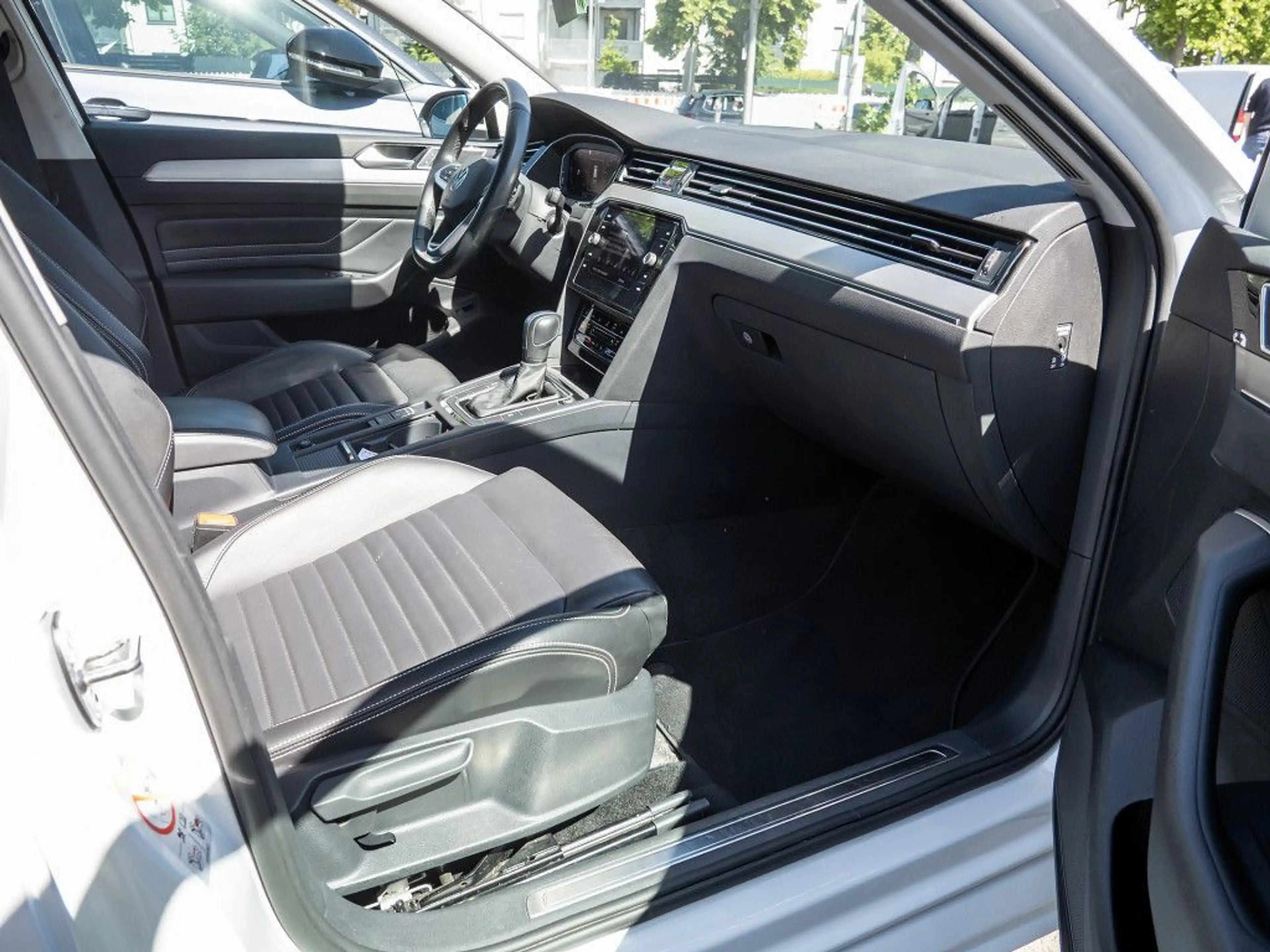 Volkswagen Passat Variant 2.0 TDI DSG Elegance Navi Standhz — photo 7