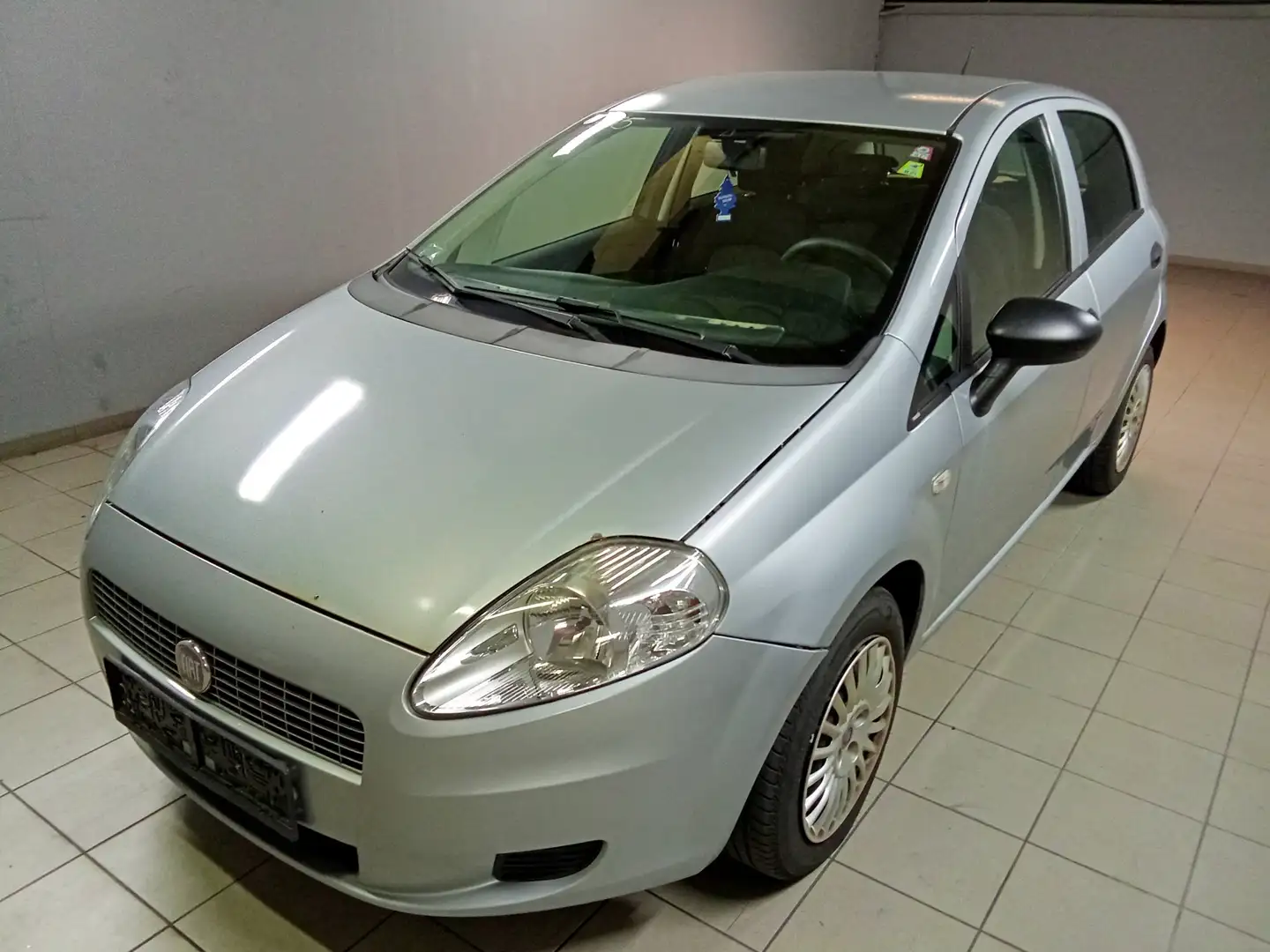 Fiat Grande Punto 1.4 8V Active Grau - 1