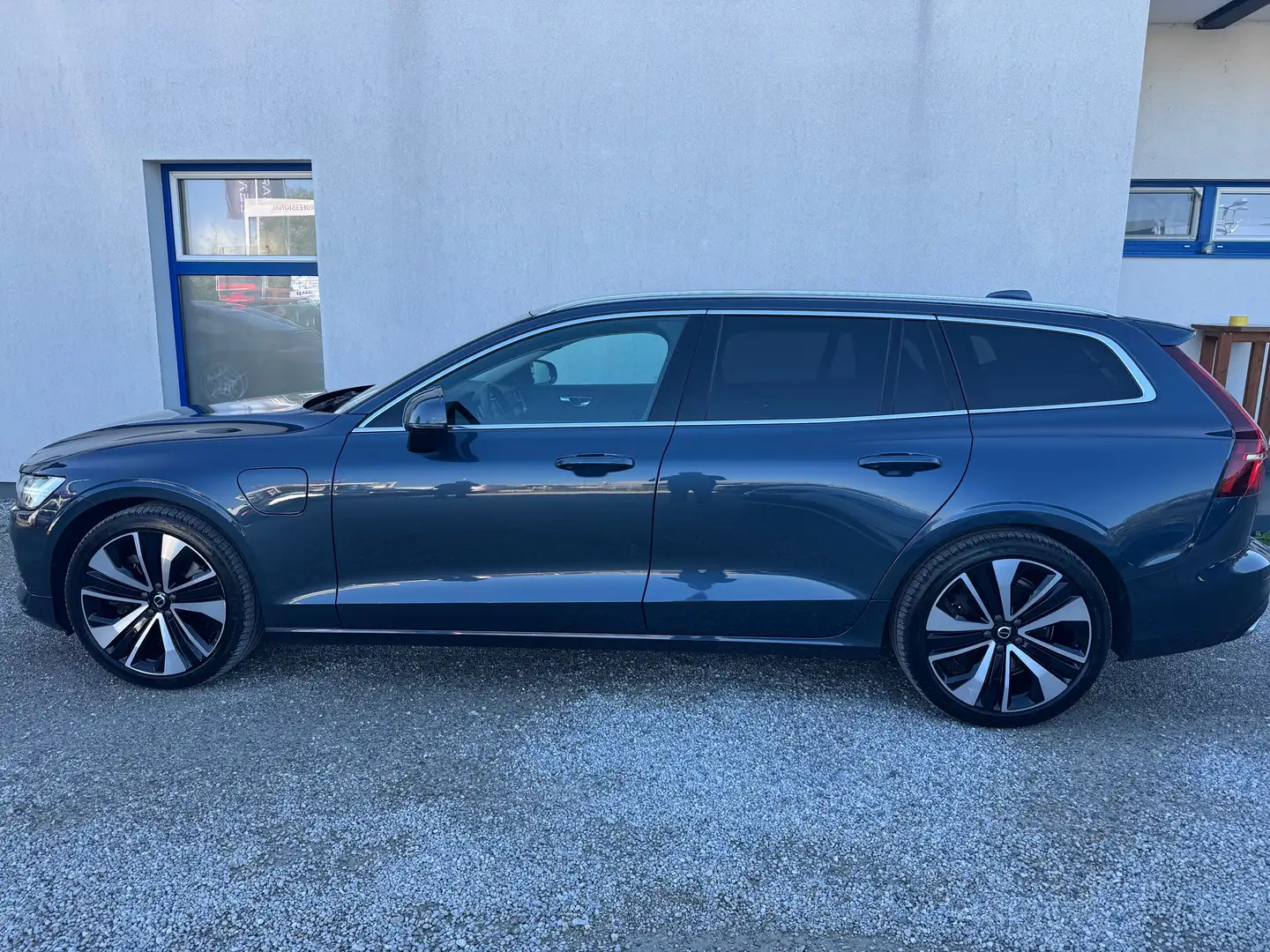 Volvo V60 Inscription Expression Recharge Plug-In Hybrid AWD Bleu - 2