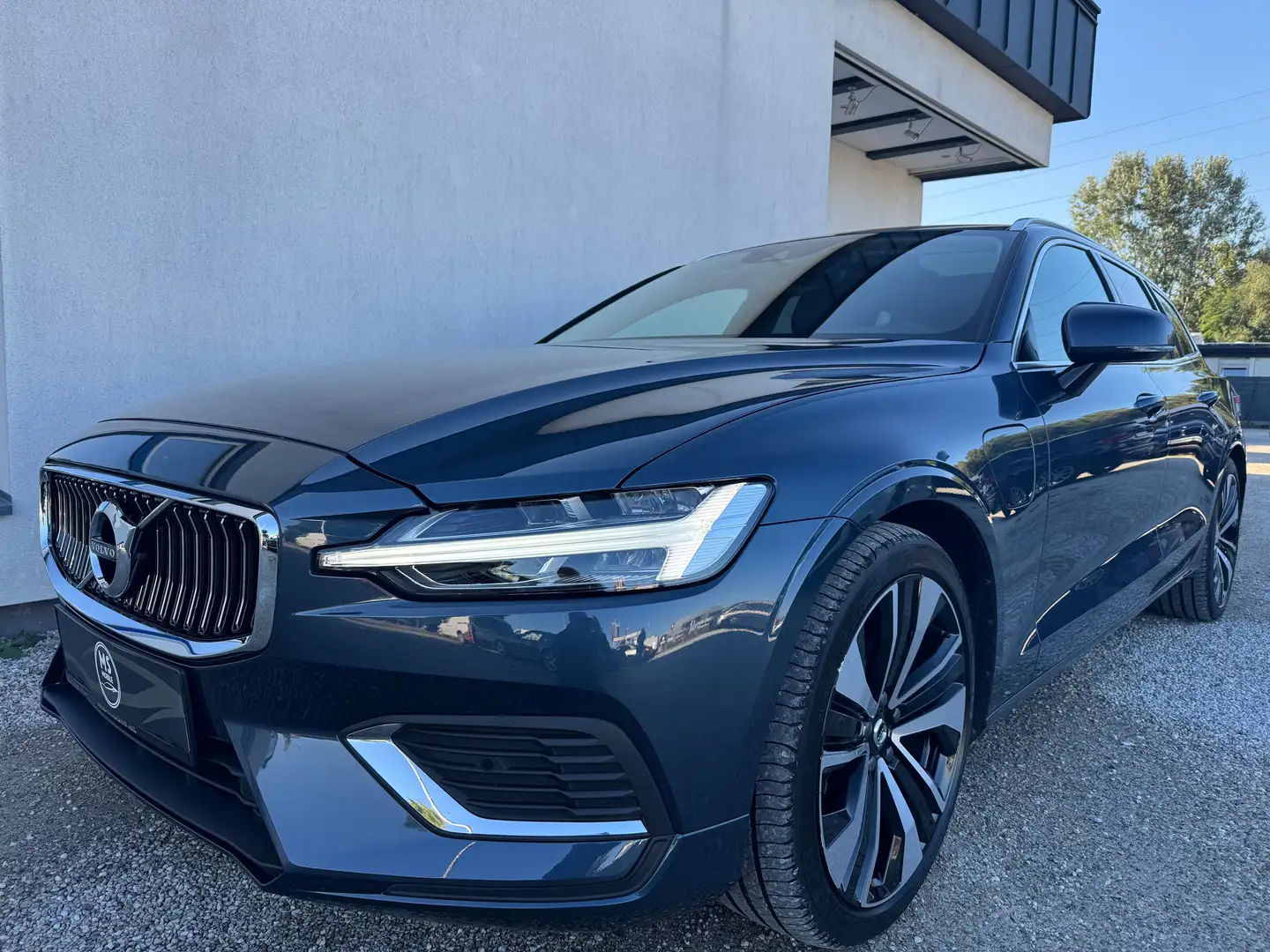 Volvo V60 Inscription Expression Recharge Plug-In Hybrid AWD Bleu - 1