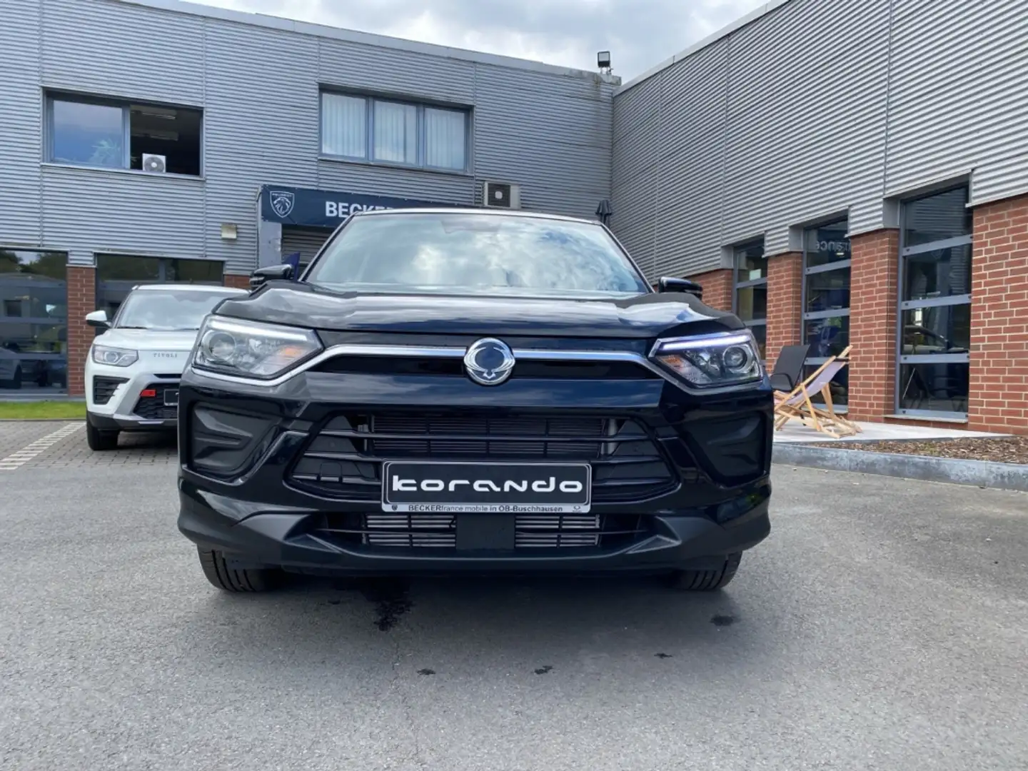 KGM Korando Nomad 1.5 Benzin 163 PS AT 2WD *SONDERMODELL*Navi* Zwart - 2