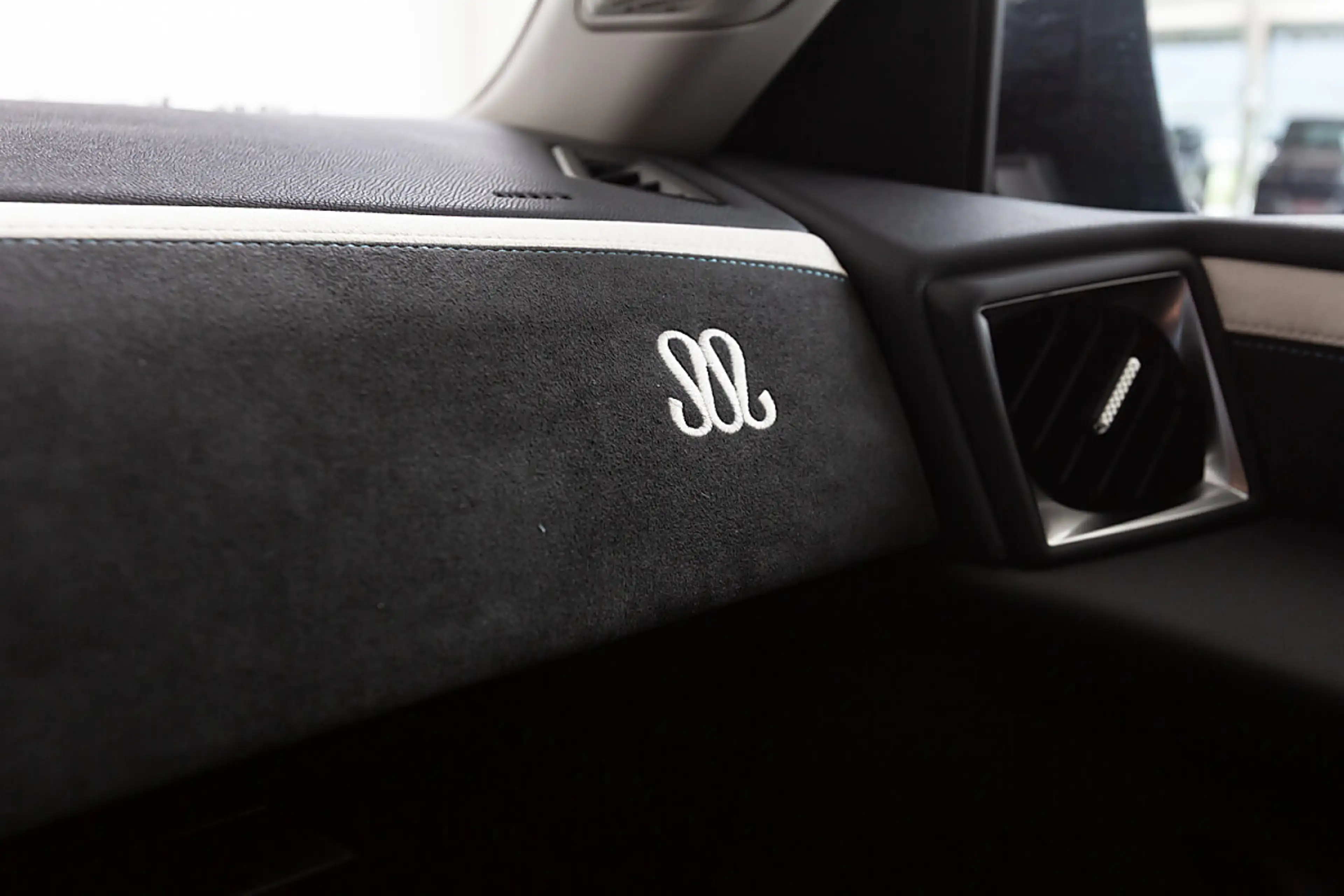 DS Automobiles DS 3 DS3 Hybrid 145 eDCT-6 Maison Sarah Lavoine — photo 11