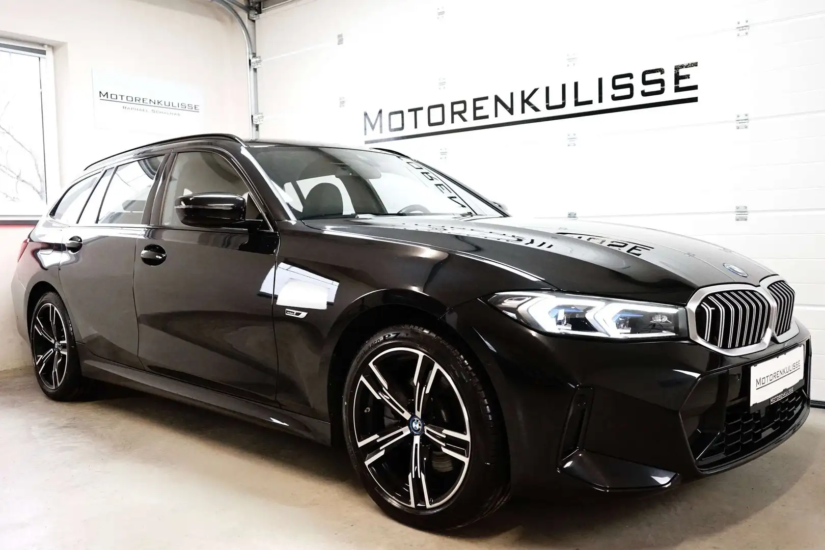 BMW 320 e xDrive Touring M Sport Aut - AHK - Akustik - DA+ Schwarz - 2