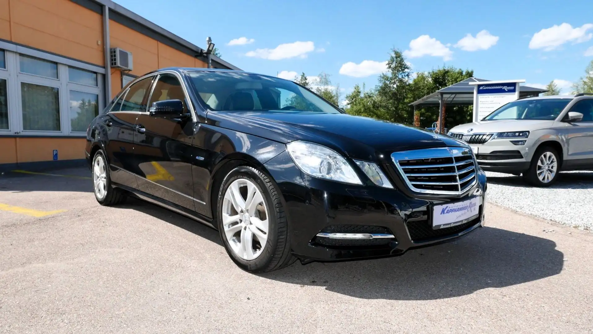 Mercedes-Benz E 200 CGI AVANTGARDE/AUTOMATIK/PTS/SHZ Schwarz - 2