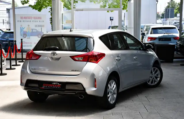 Toyota Auris view 2