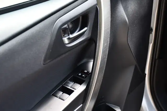 Toyota Auris view 9
