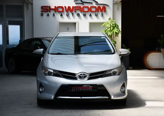 Toyota Auris view 5