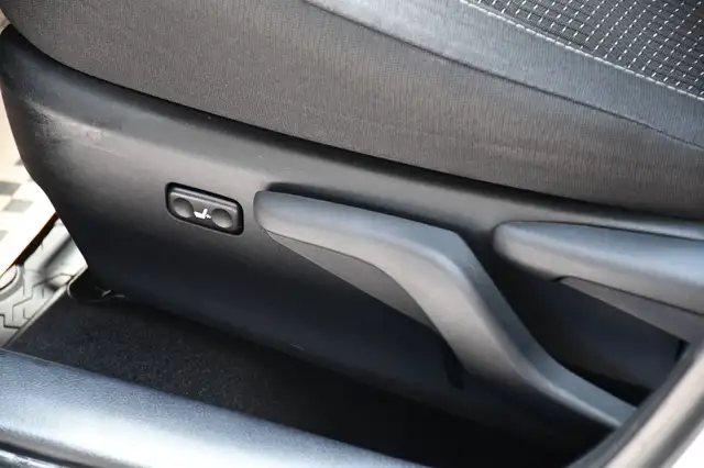 Toyota Auris view 11
