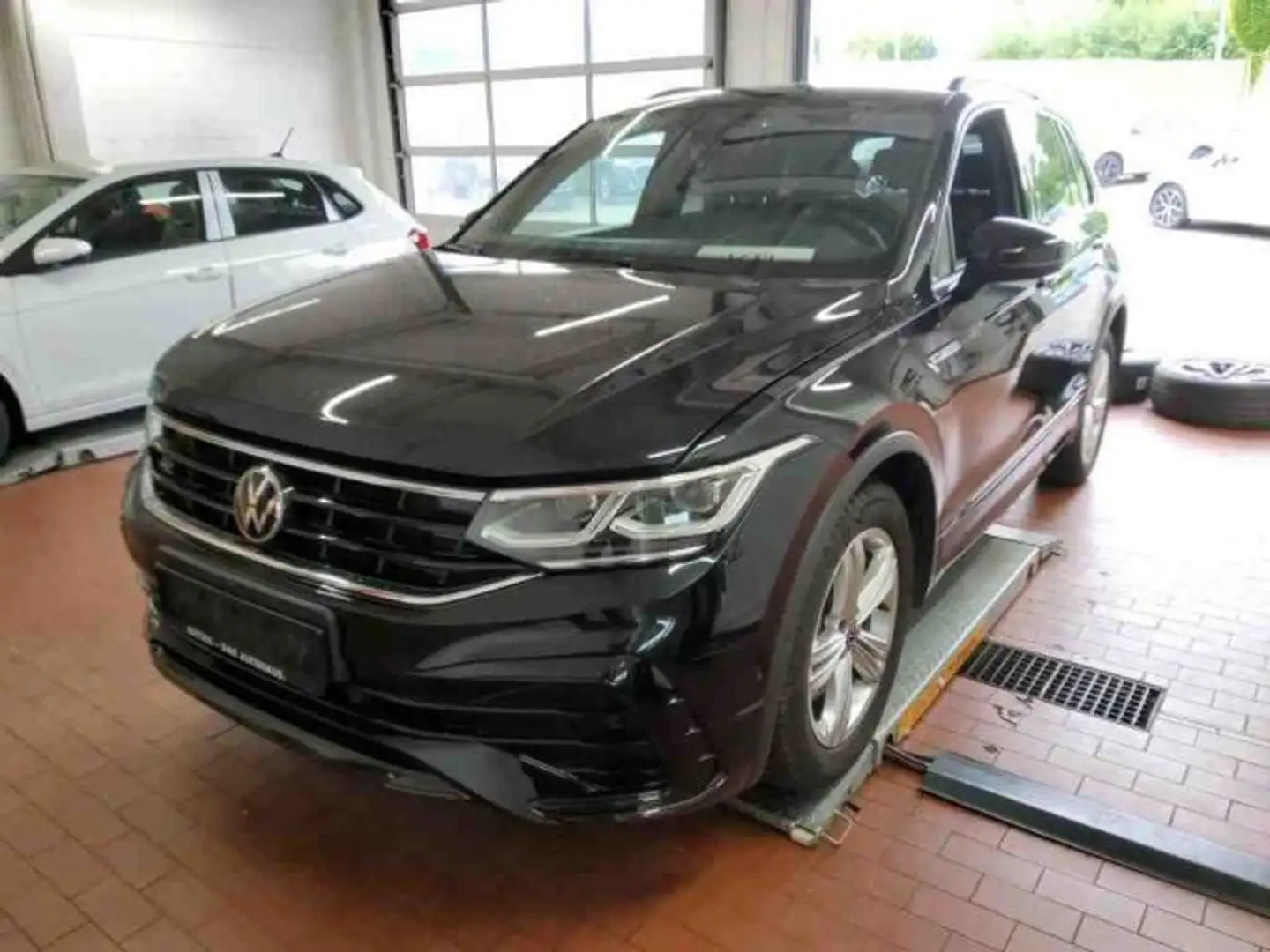 Volkswagen Tiguan 2.0 TSI 4M R-LINE BLACK STYLE LEDER AHK S Schwarz - 2