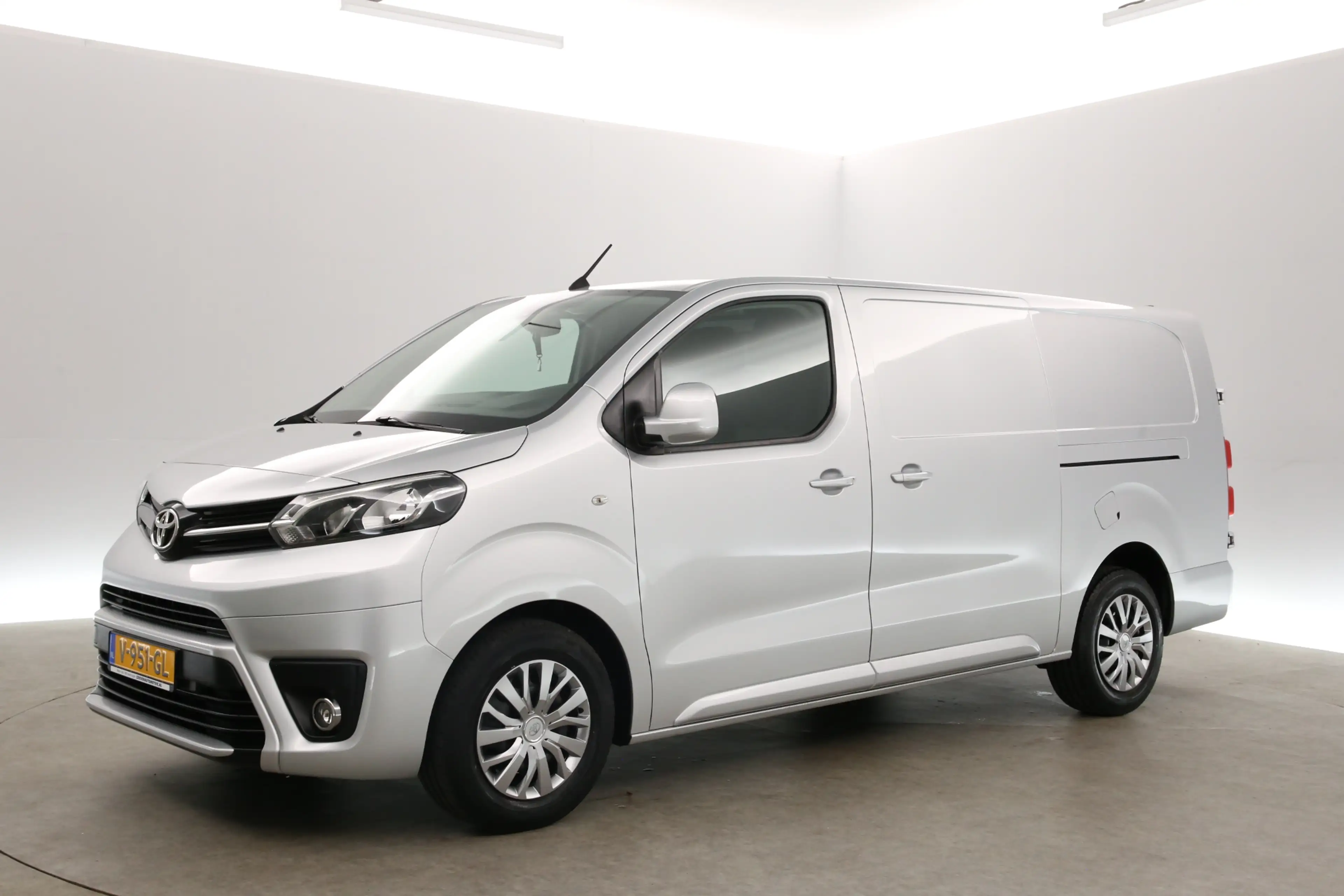 Toyota Proace 2.0 D-4D L3H1 | Clima | Cruise | Camera | 3 Zits | — photo 9