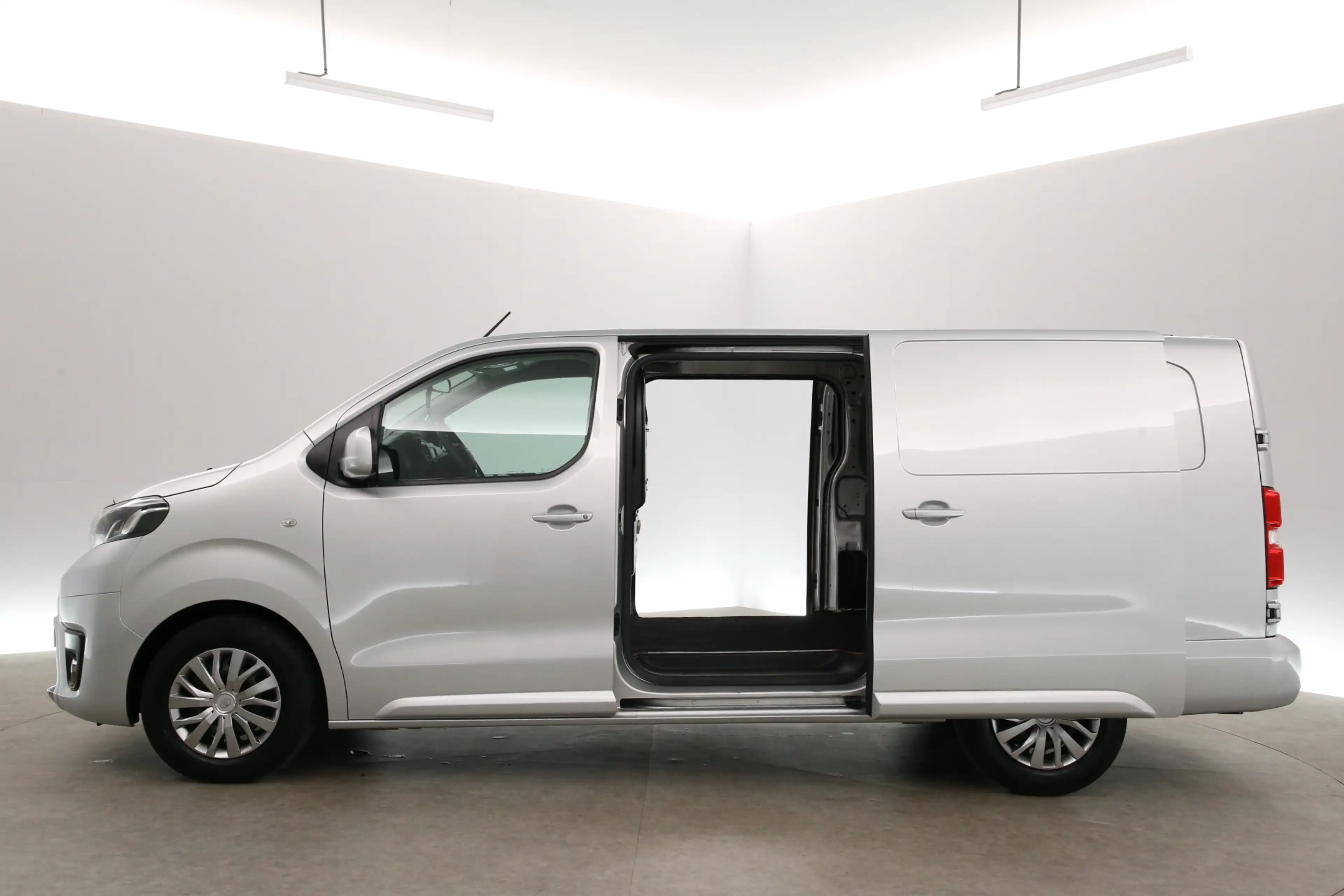 Toyota Proace 2.0 D-4D L3H1 | Clima | Cruise | Camera | 3 Zits | — photo 7