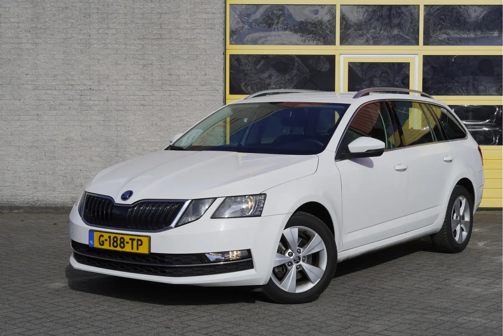 Skoda Octavia Combi 1.5 TSI 150PK! Automaat Style BJ2019 Lmv 16" Wit - 1
