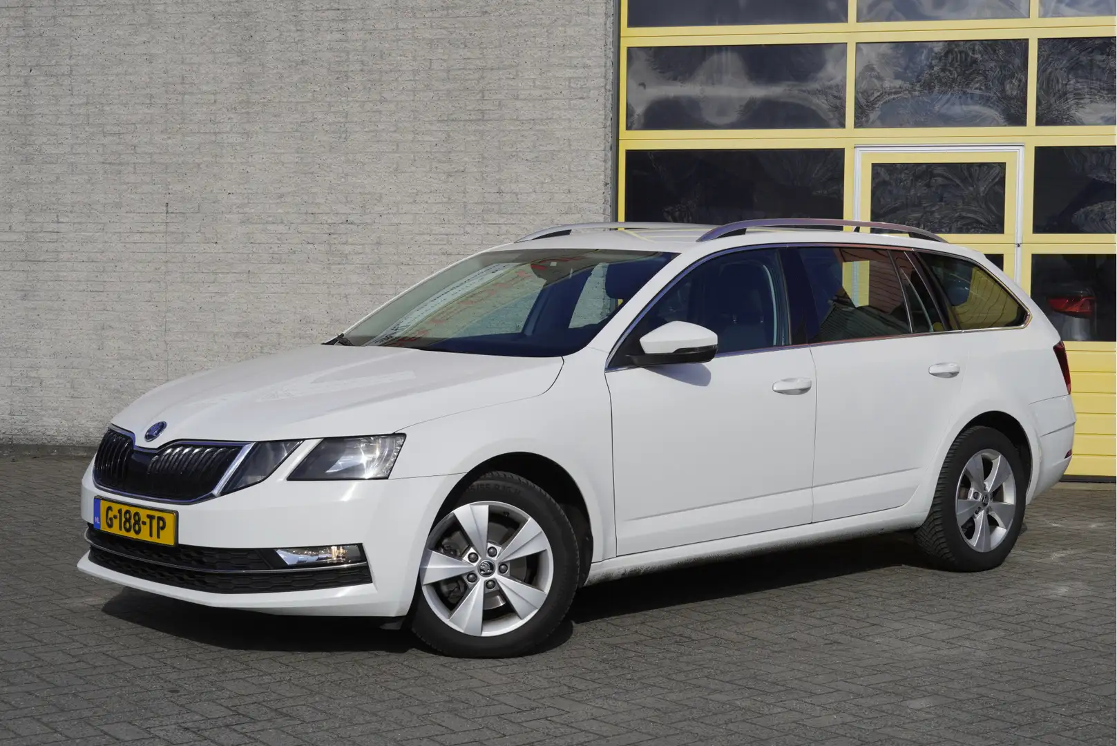 Skoda Octavia Combi 1.5 TSI 150PK! Automaat Style BJ2019 Lmv 16" Wit - 2