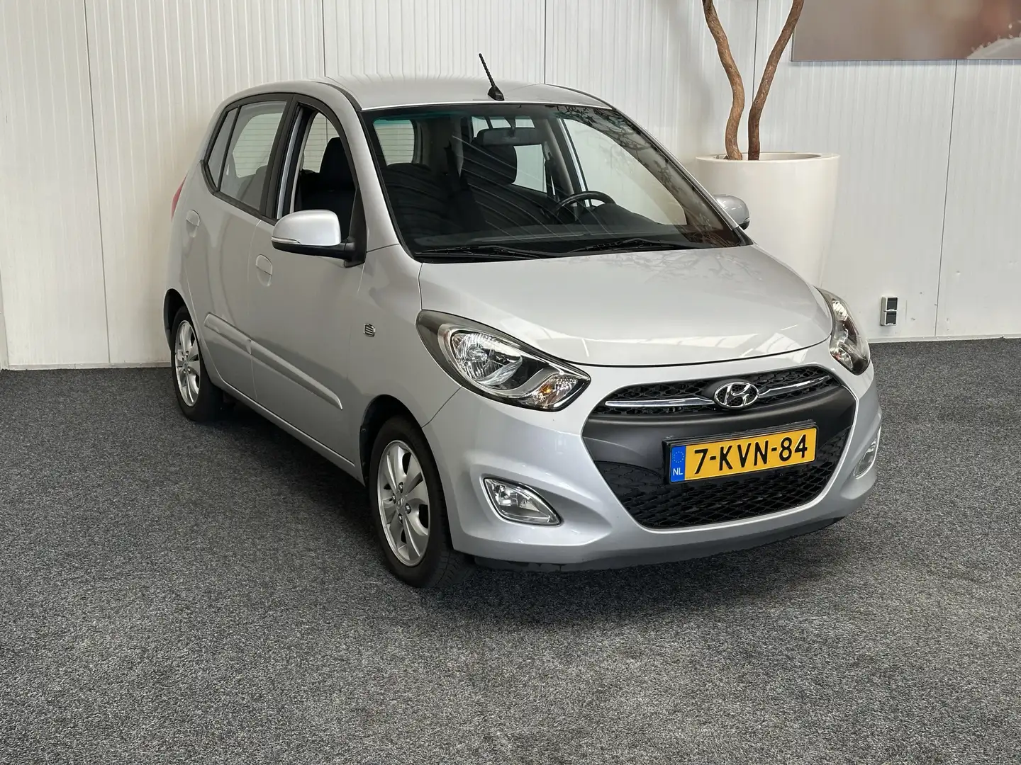 Hyundai i10 1.2 i-CATCHER AIRCO RADIO/CD/MP3 ELEKTRISCHE RAMEN Gris - 2