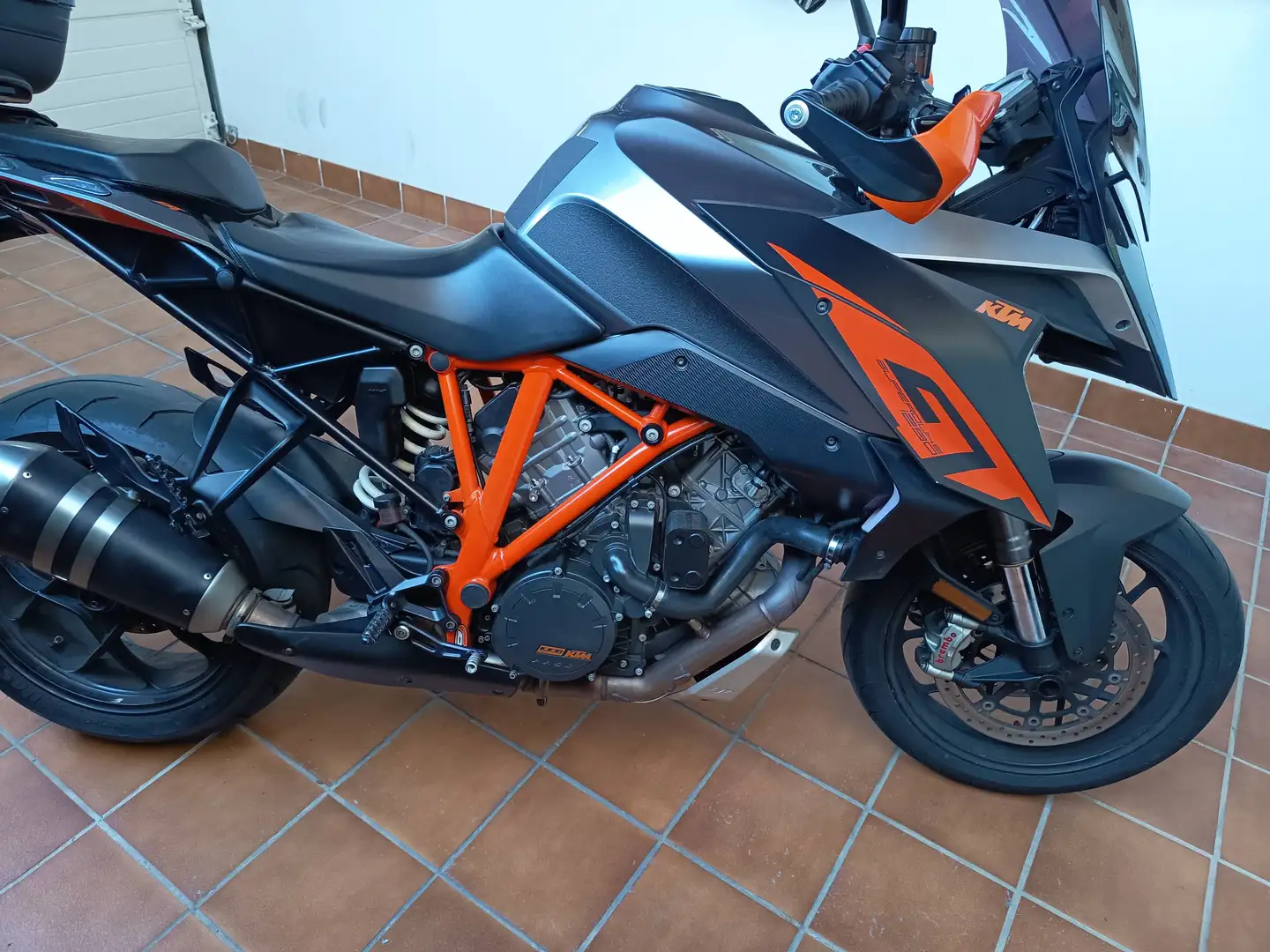 KTM 1290 Super Duke GT Negro - 2