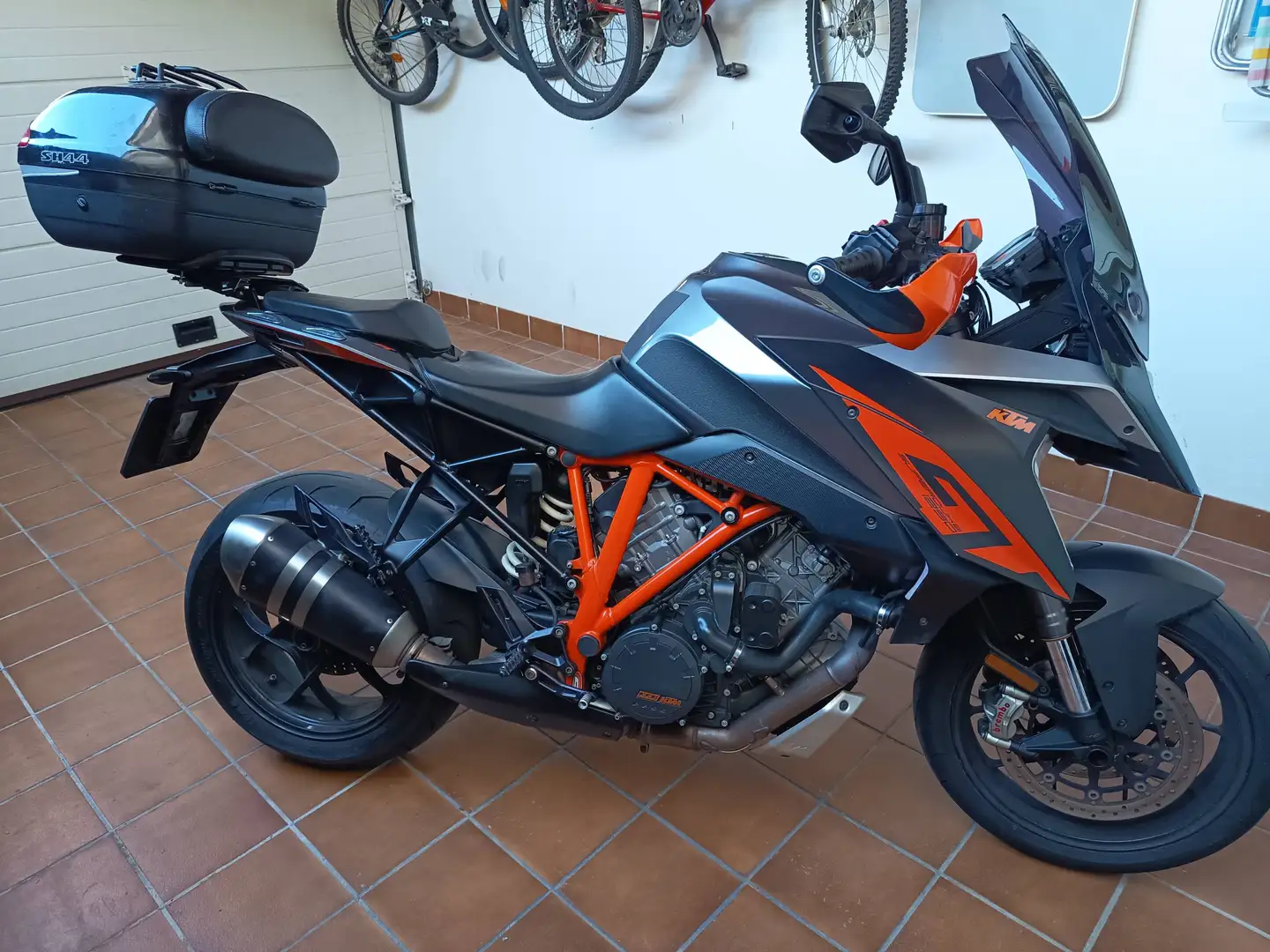 KTM 1290 Super Duke GT Negro - 1