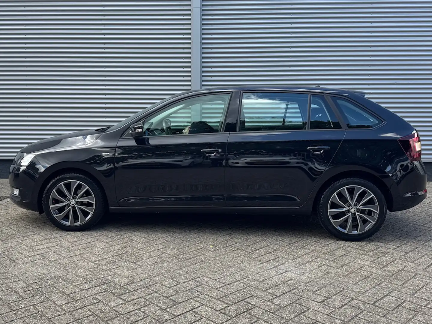 Skoda Rapid/Spaceback 1.0 TSI Greentech 95pk DSG Drive | Navigatie | Air Zwart - 2