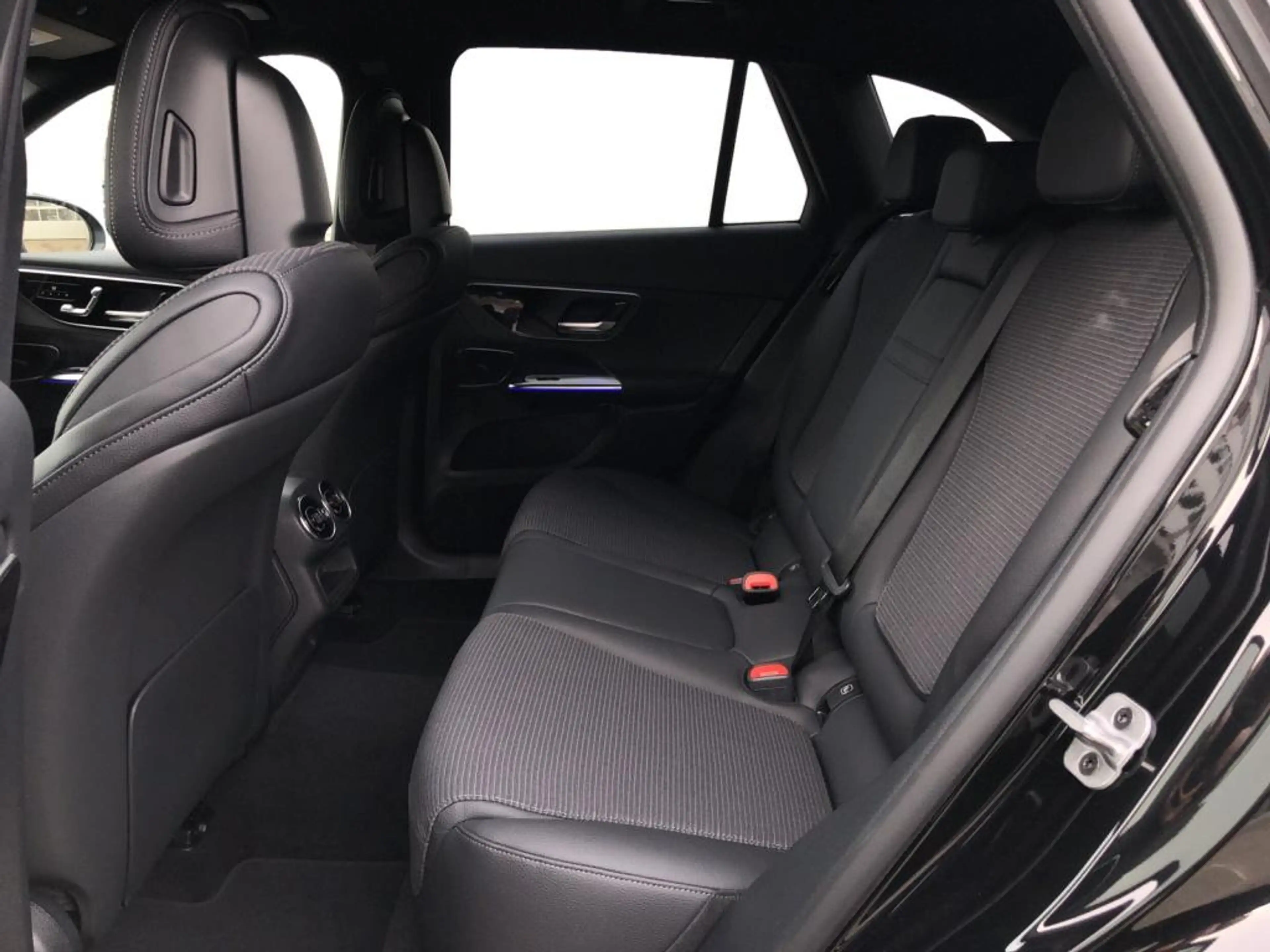 Mercedes-Benz GLC 220 d 4MATIC Avantgarde+ILS+MBUX+AHK+Wide — photo 10