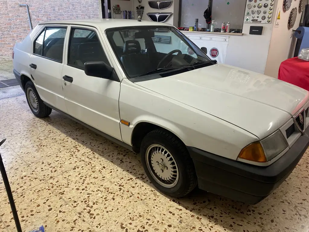 Alfa Romeo 33 1990 из Европы — купить под ключ