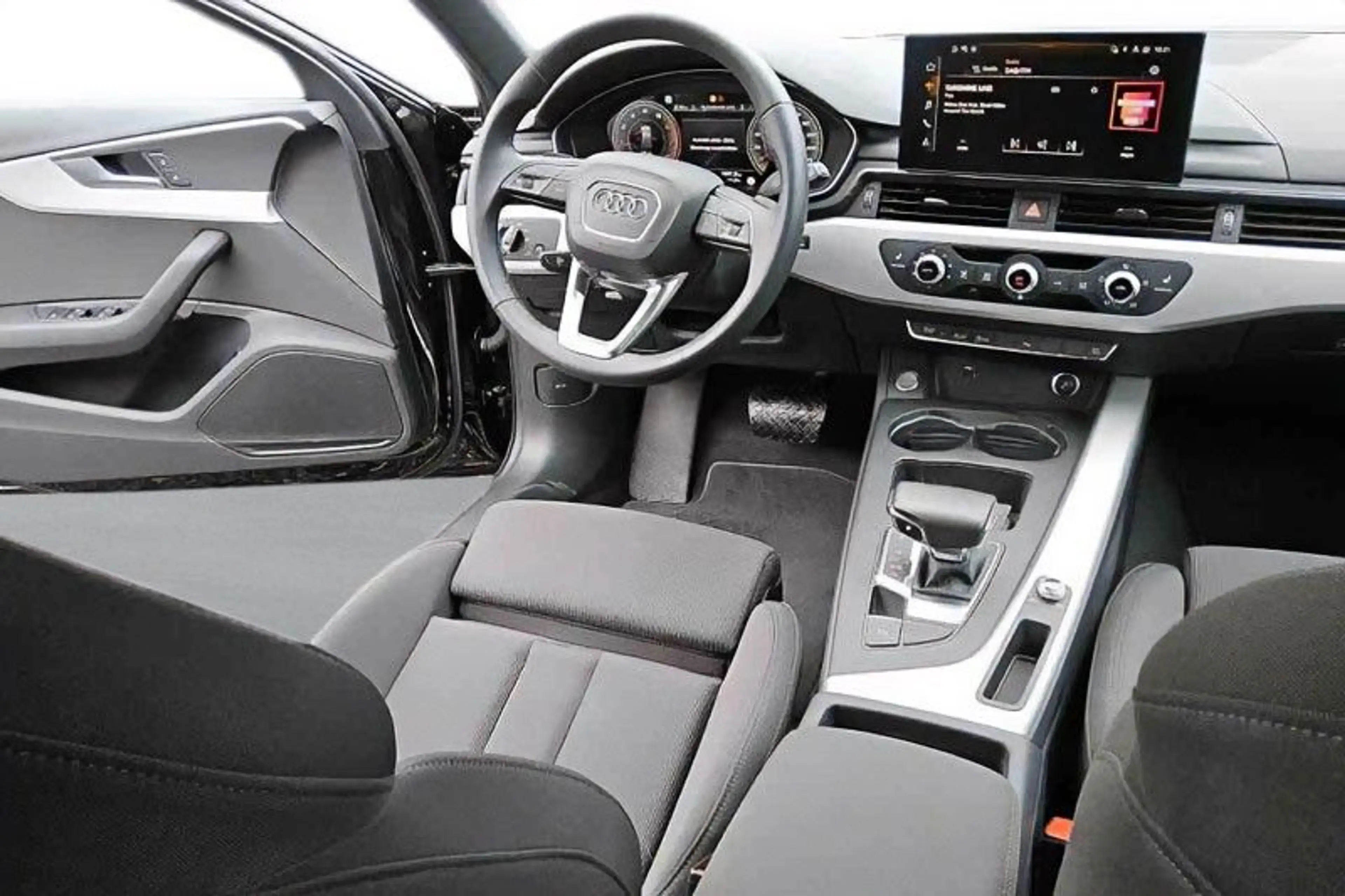 Audi A4 Avant 45 TFSI quattro S line — photo 7