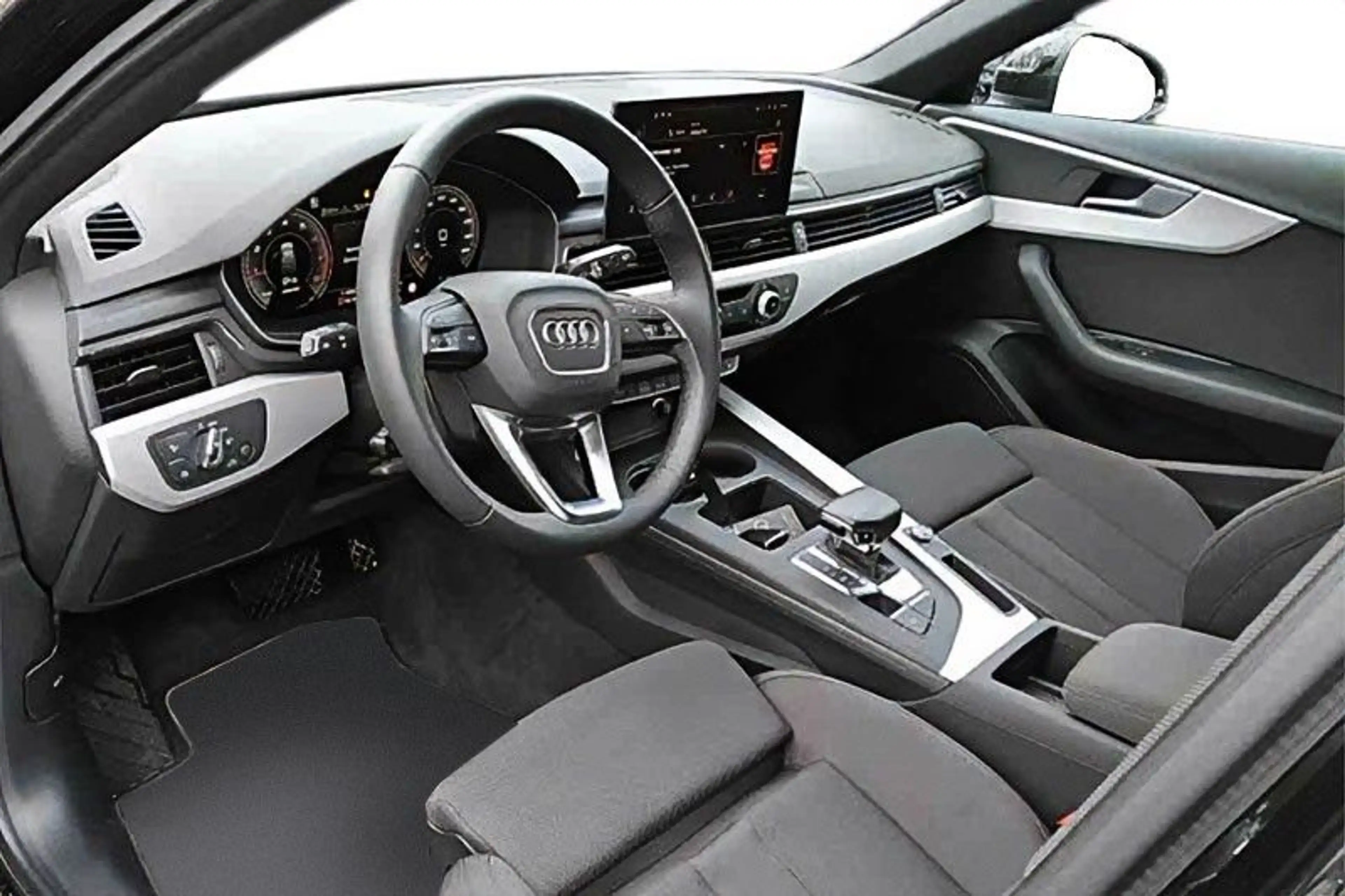 Audi A4 Avant 45 TFSI quattro S line — photo 8