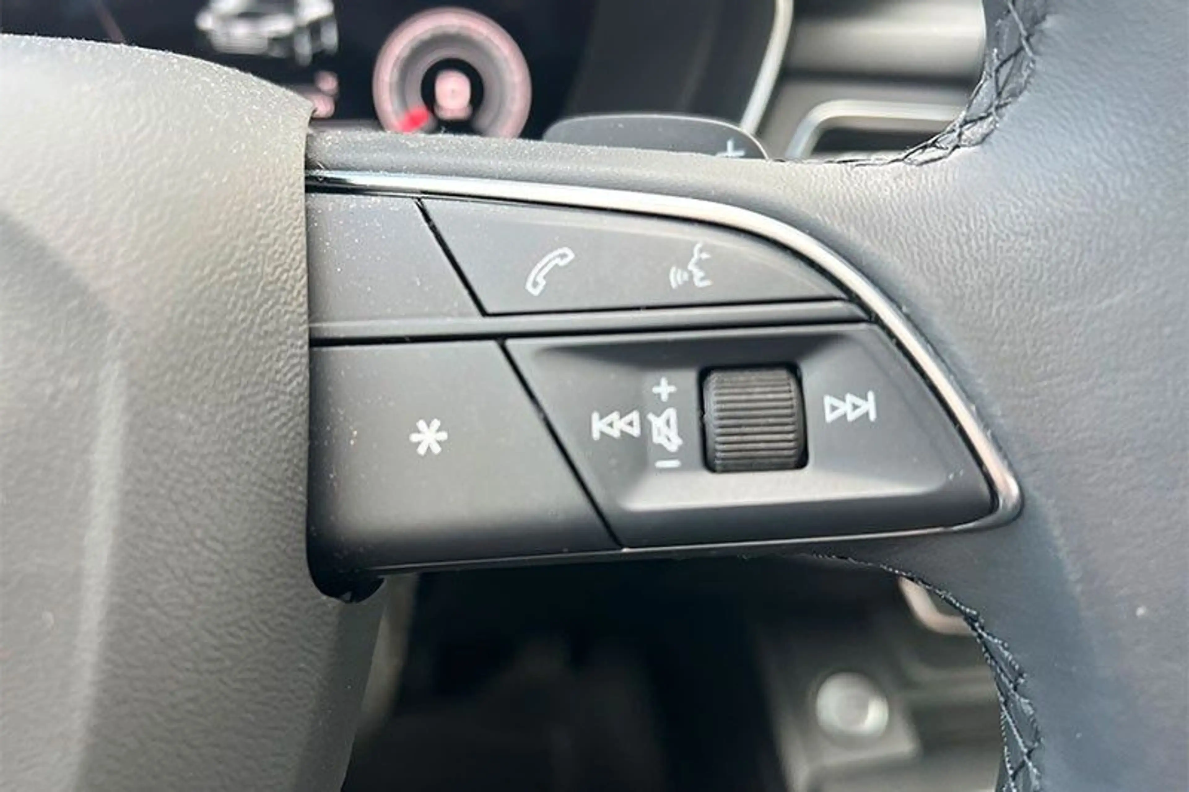 Audi A4 Avant 45 TFSI quattro S line — photo 10