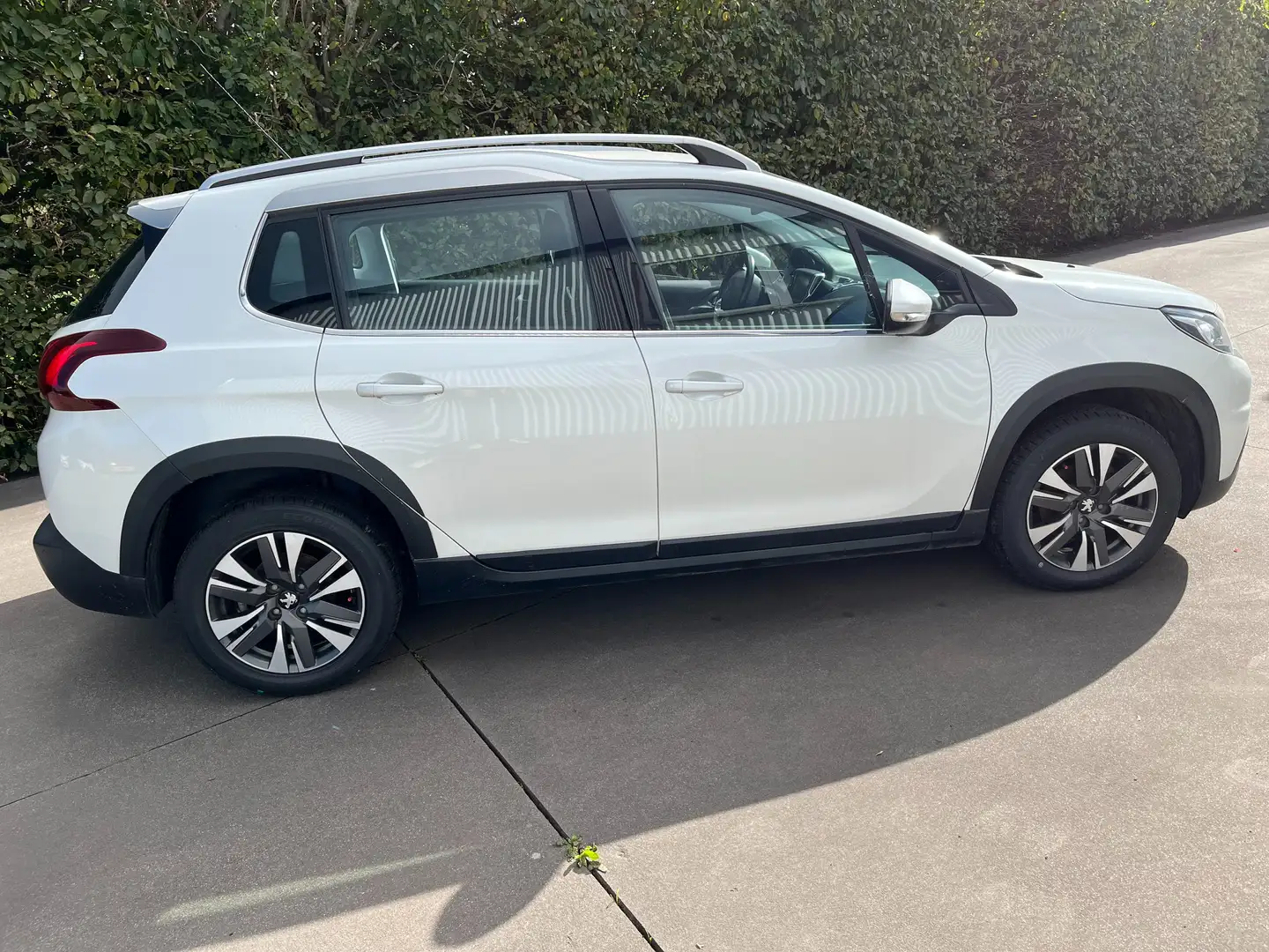 Peugeot 2008 2008 1.2i PureTech Allure Wit - 1