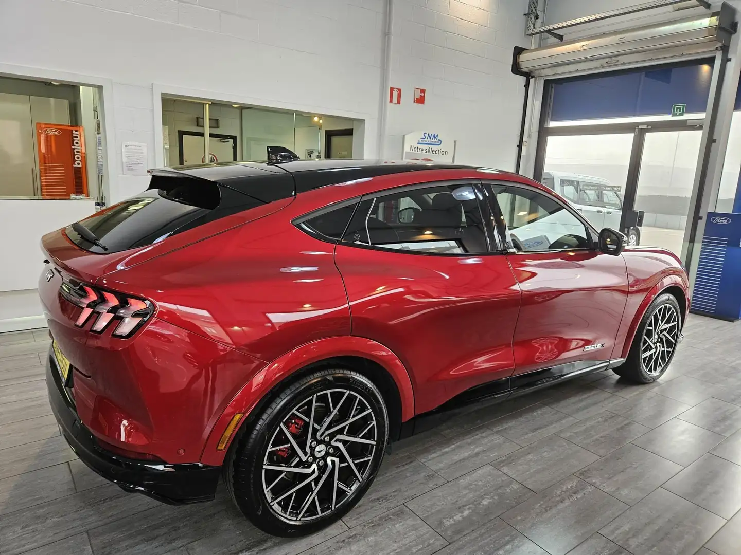 Ford Mustang Mach-E 99 kWh AWD GT Extended Range Rojo - 2