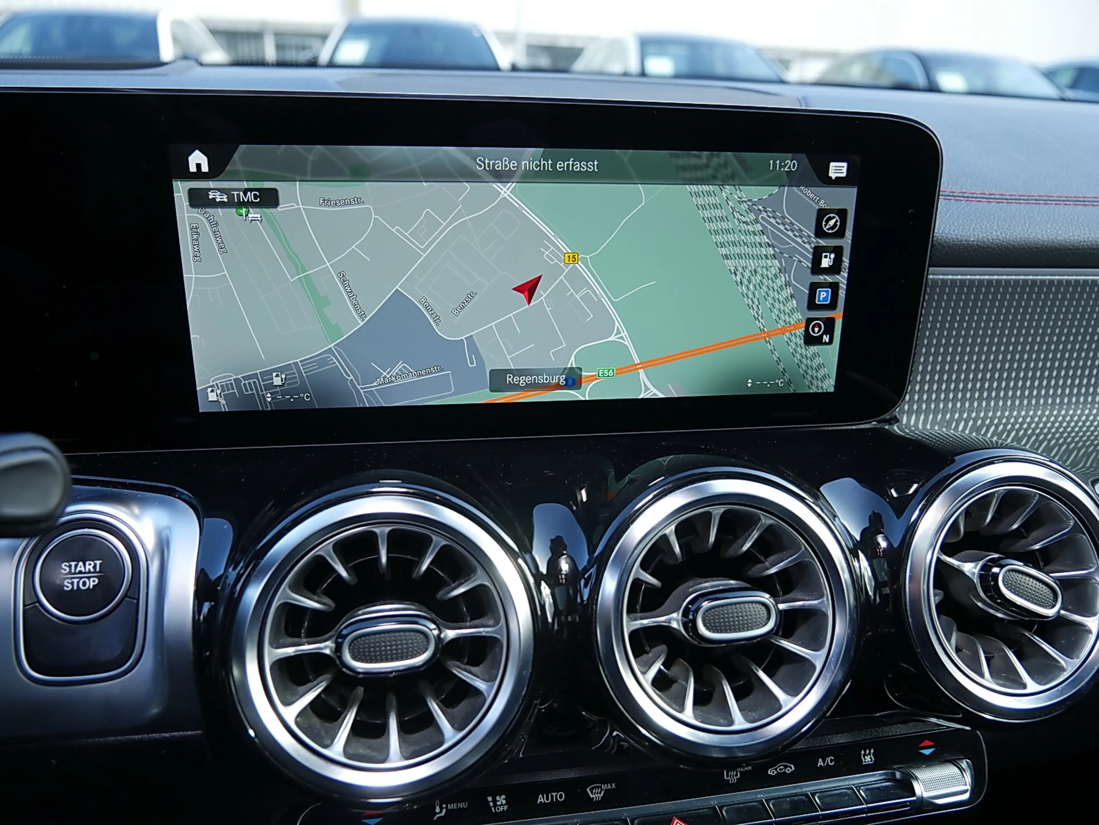 Mercedes-Benz EQB 300 4MATIC AMG MBUX Night Ambiente LED Pano — photo 11
