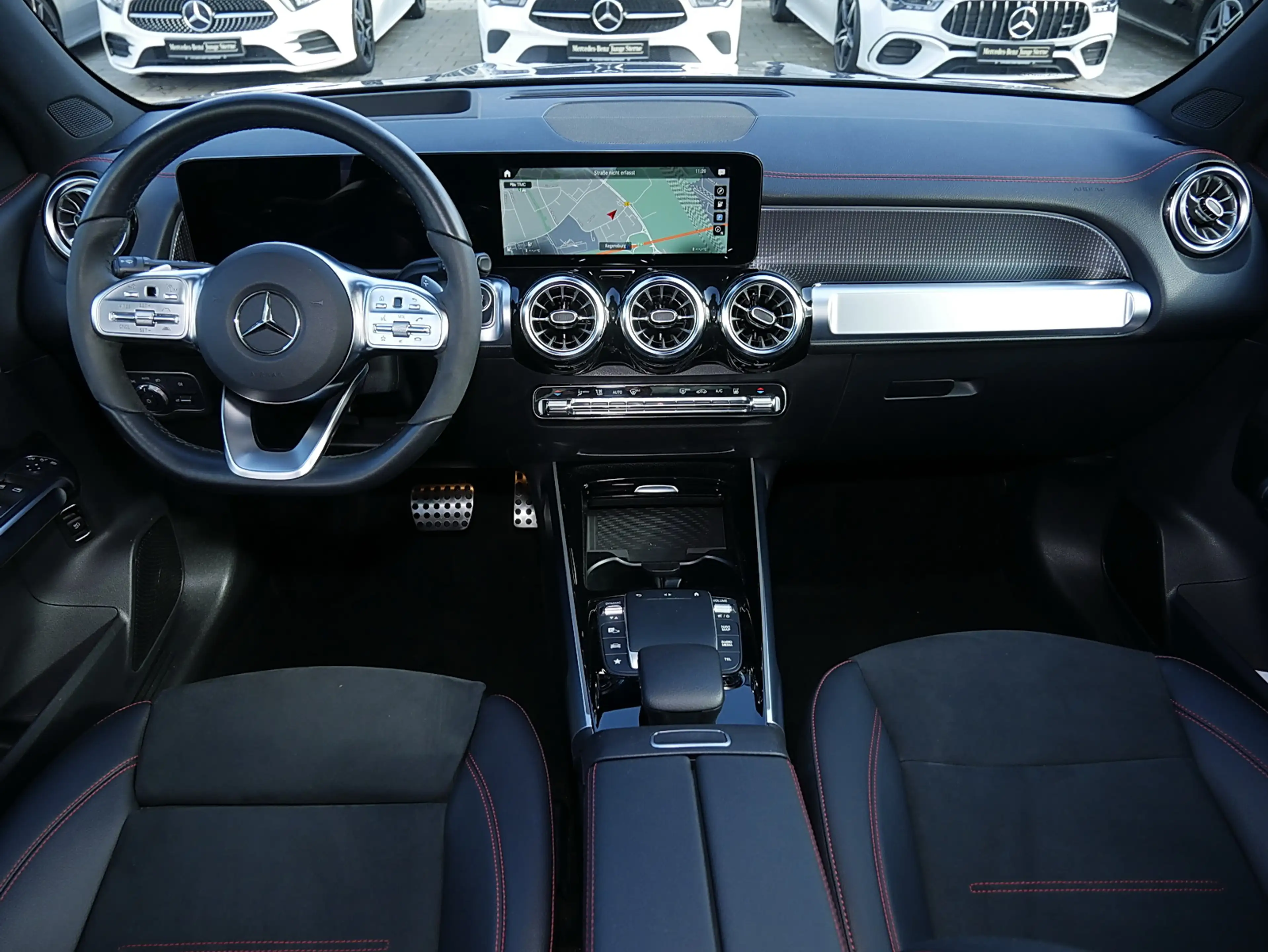 Mercedes-Benz EQB 300 4MATIC AMG MBUX Night Ambiente LED Pano — photo 7