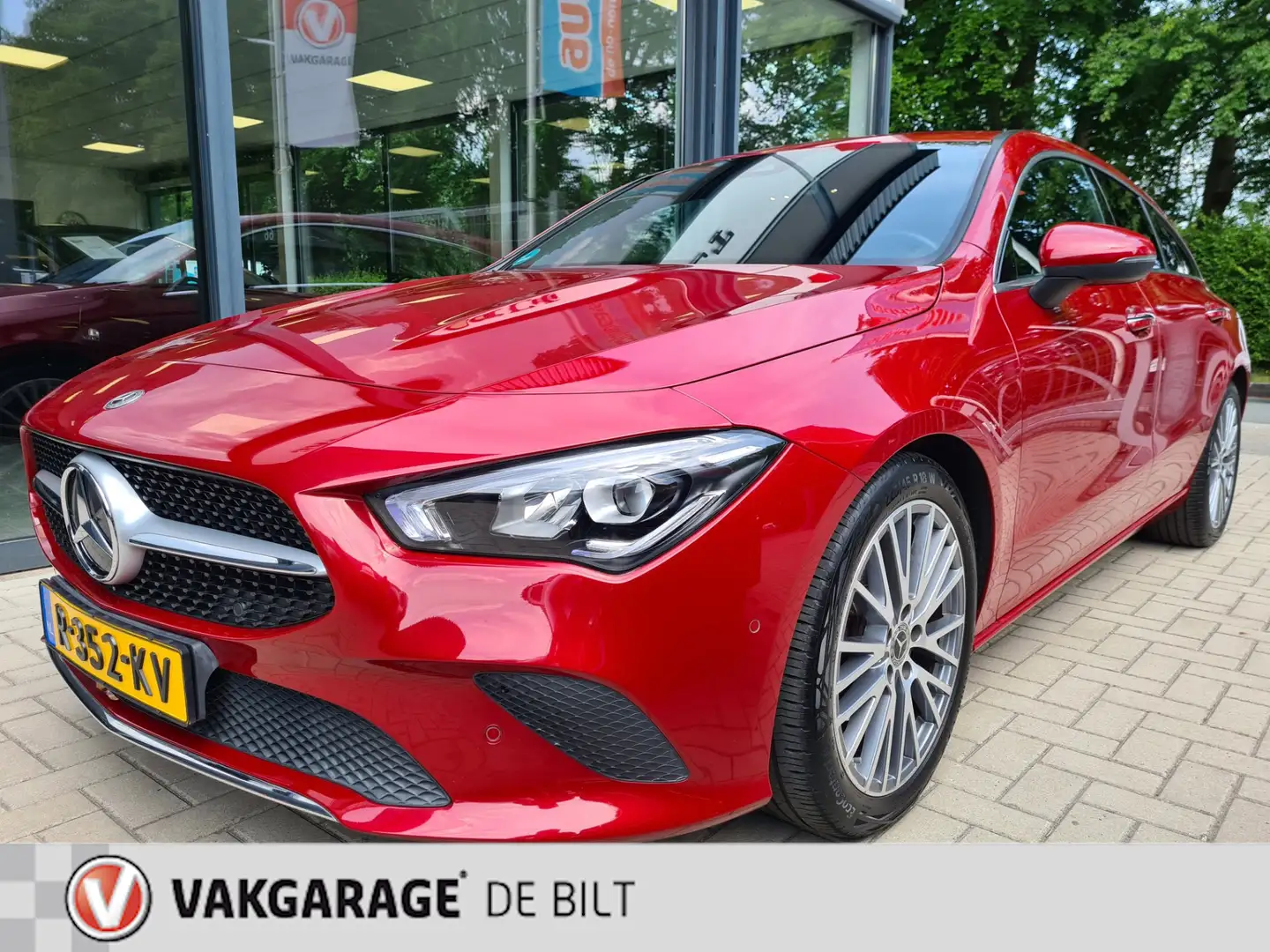 Mercedes-Benz CLA 180 Shooting Brake Luxury Line Rouge - 1